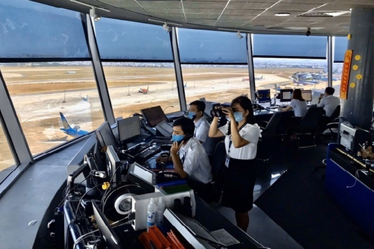 Bảo đảm điều hành bay an toàn trên 460.000 lượt chuyến