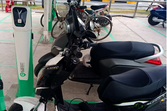 Hà Nội lập tổ công tác chuyển đổi xe xăng, xây thêm trạm sạc điện