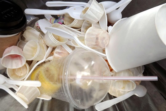 Hà Nội: Thí điểm cấm nhựa dùng một lần tại nhà hàng, quán cà phê trong vành đai 1