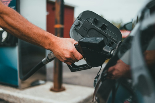 ‏Xăng rẻ có thể sớm phá hỏng động cơ xe bạn như thế nào?‏