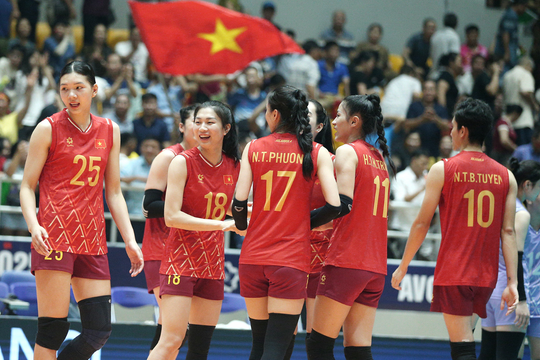 Đánh bại đội Brazil, tuyển bóng chuyền nữ Việt Nam vào tứ kết giải Thượng Hải 2025