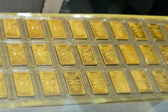 Giá vàng hôm nay 16/7/2025: Vàng khó bứt phá khi lạm phát lõi chạm 2,9%