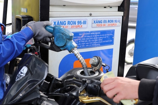 Ngày mai, giá xăng có thể giảm nhẹ