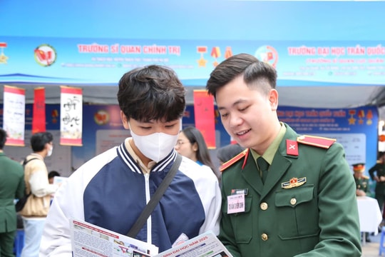 2 'cửa hẹp' khối C00 vào trường quân đội, điểm chuẩn vẫn neo cao ngất