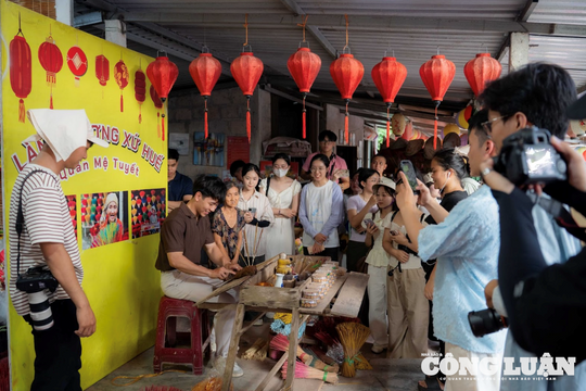 Về miền di sản: Hành trình rèn nghề của sinh viên Báo chí