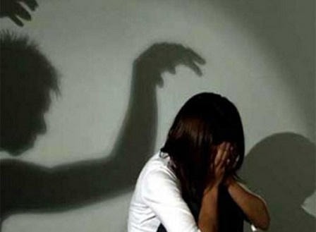 Dụ bé gái 12 tuổi làm chuyện người lớn, 'yêu râu xanh' lĩnh án 7 năm tù