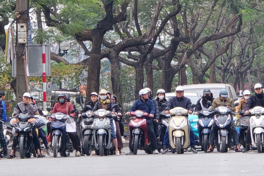 Hà Nội dự kiến hỗ trợ bao nhiêu tiền để người dân đổi xe máy chạy xăng sang xe điện?