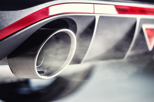 ‏Ống xả ô tô nhỏ nước có bình thường không?‏