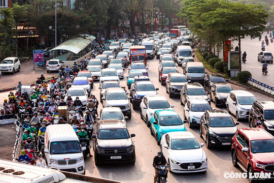 Hạn chế xe chạy xăng: Cần lộ trình từng bước