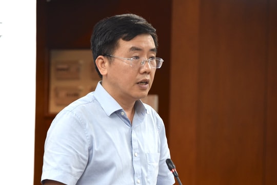 TP HCM đánh giá việc thí điểm đèn LED vỉa hè và biển báo phát sáng