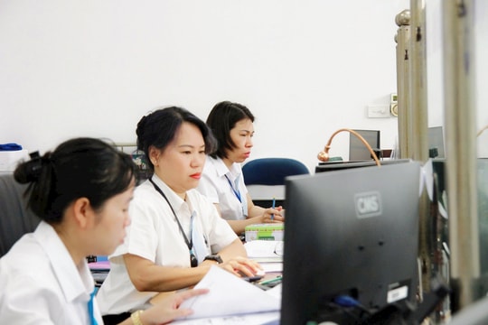 Công chức phường Hồng Hà chạy KPI: 'Tăng ca đã trở thành tất yếu'