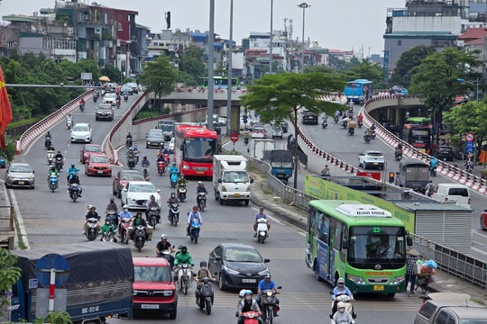 Khảo sát bãi đỗ xe kết hợp trạm sạc dọc đường Vành đai 1 (Hà Nội)