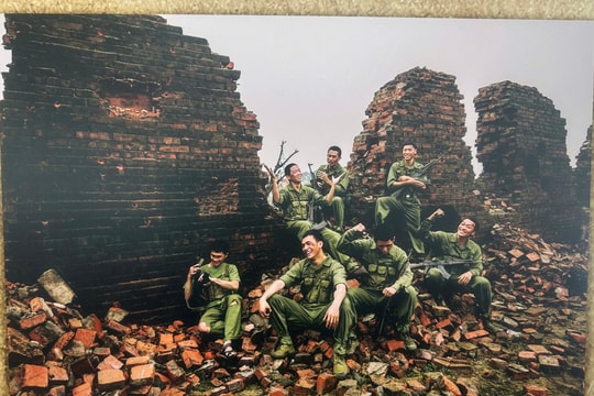 Chiêm ngưỡng 40 tác phẩm nhiếp ảnh trong bộ phim ‘Mưa đỏ’