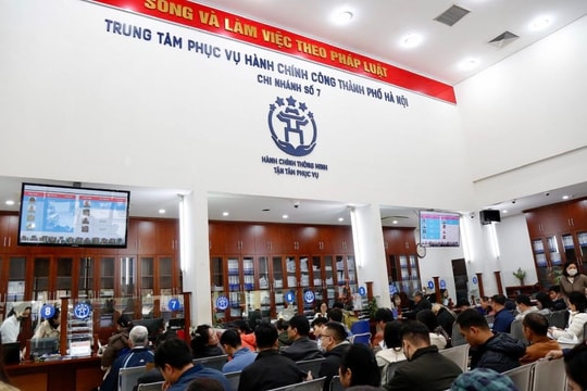 Chấn chỉnh tình trạng 'cò làm giấy tờ' tại các Trung tâm Phục vụ hành chính công