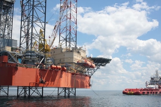 Giá xăng dầu hôm nay 19/7/2025: Giá dầu tăng sau lệnh trừng phạt mới của EU đối với Nga