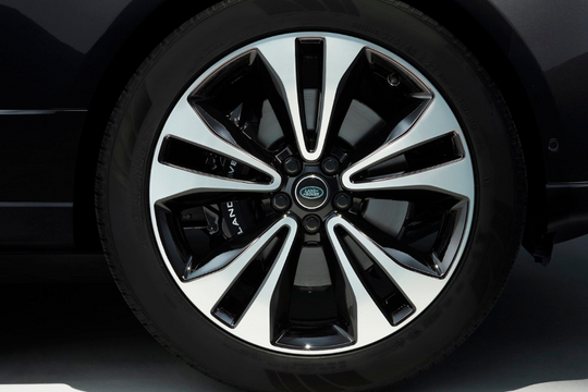 Vì sao xe sang thường dùng mâm lớn dù giảm độ êm?