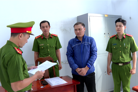 Bắt tạm giam nhân viên ngân hàng lừa đảo chiếm đoạt tài sản