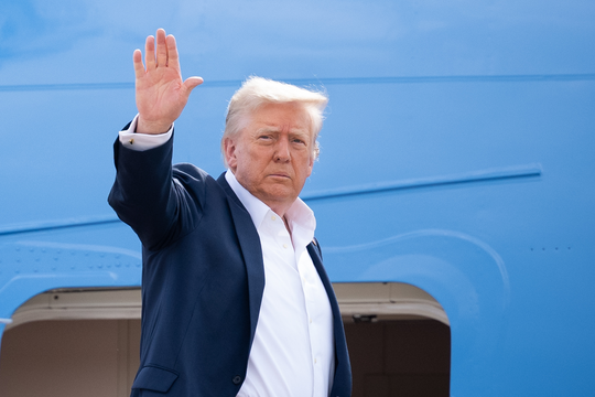 Ông Trump kiện tờ báo đăng tin liên quan vụ 'tỷ phú ấu dâm' Epstein