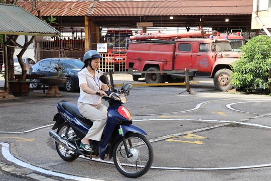 Dùng VNeID thay giấy phép lái xe giấy, phí sát hạch không đổi