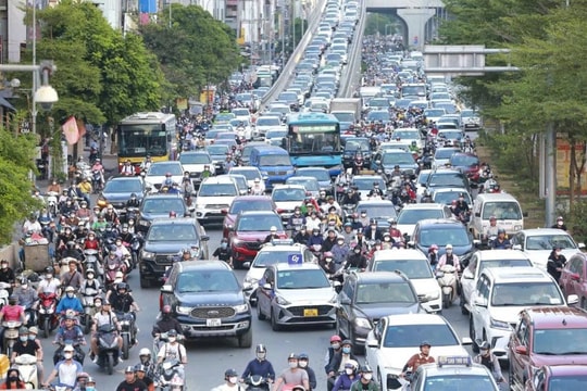 Cấm xe máy chạy xăng trong vành đai 1: Khó nhưng phải làm