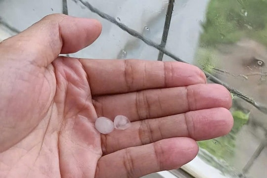 Quảng Ninh xuất hiện mưa đá