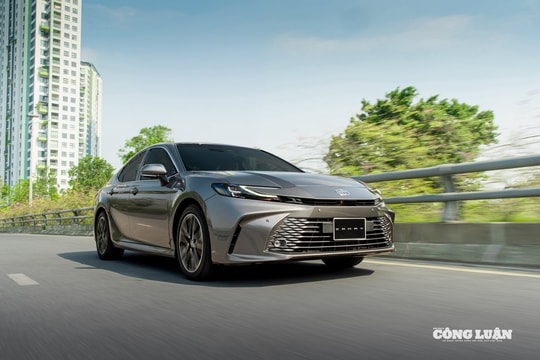 Toyota Camry - Chốt chặn cuối cùng của phân khúc sedan cỡ D