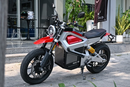 Lộ diện xe máy điện Việt Nam đầu tiên ngang ngửa Kia: Sạc một lần đi 240 km, công nghệ bảo vệ pin 5 lớp