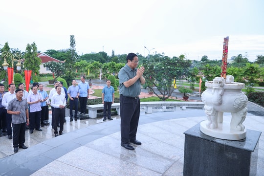 Thủ tướng Phạm Minh Chính tưởng niệm, tri ân các anh hùng liệt sĩ, người có công tại An Giang