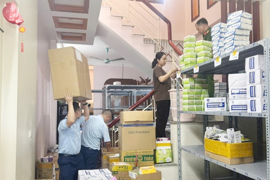 Khám kho hàng của Công ty dược phẩm quốc tế An Phát, phát hiện thuốc chữa bệnh giả