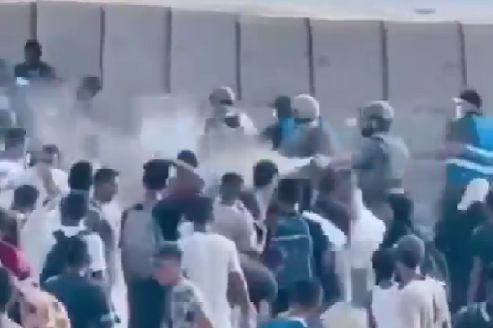 Lính Israel xịt hơi cay vào người Palestine, thêm 90 người thiệt mạng tại điểm viện trợ ở Gaza