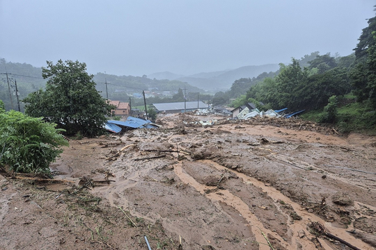 Số người chết vì mưa lũ ở Hàn Quốc tăng lên 14