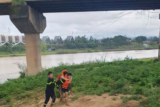 Quãng Ngãi: Cứu sống 2 anh em bị đuối nước trên sông Đăk Bla lúc rạng sáng