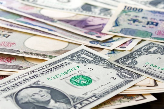 Tỷ giá USD hôm nay 21/7: Thị trường tự do giảm nhẹ, ngân hàng giữ nguyên niêm yết