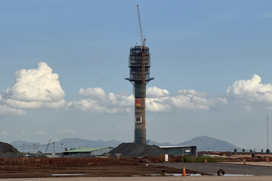 Cất nóc tháp kiểm soát không lưu Long Thành cao hơn 120m