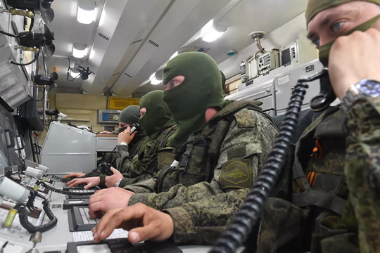 UAV Ukraine tấn công diện rộng, sân bay Moscow tê liệt