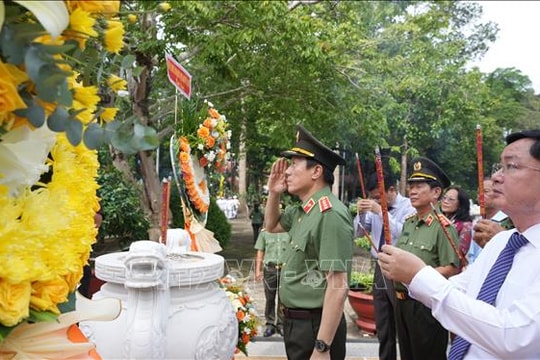 Tri ân các anh hùng, liệt sĩ Công an nhân dân