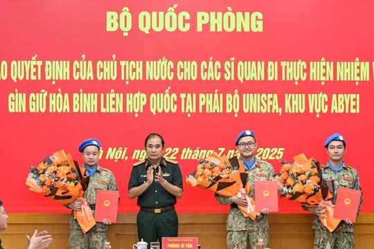 Trao quyết định của Chủ tịch nước cho 3 sĩ quan Quân đội đi gìn giữ hòa bình tại Abyei