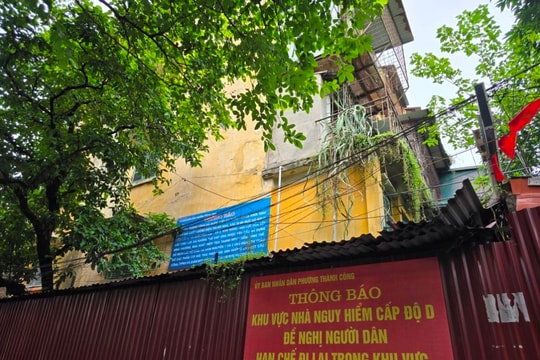 'Chạy đua với bão', Hà Nội sơ tán khẩn cấp dân khỏi chung cư xuống cấp