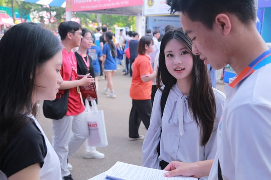 4 mùa tuyển sinh, điểm chuẩn Đại học Thương mại thay đổi ra sao?