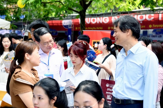 ĐH Kinh tế Quốc dân nâng chỉ tiêu kỷ lục, 'mở cửa' nhiều ngành mới, điểm sàn không phân biệt tổ hợp