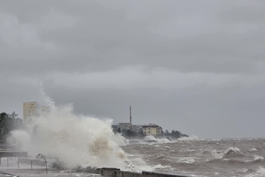 Bão số 8 hướng vào Quảng Đông, Biển Đông khả năng đón thêm siêu bão Ragasa
