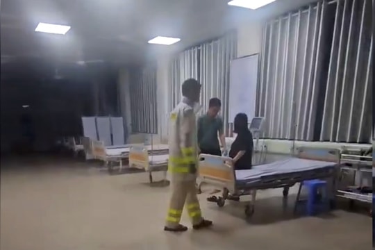 CSGT Quảng Ninh dùng xe tuần tra đưa sản phụ đi sinh giữa đêm bão