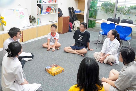 Bé trai 10 tuổi vụ lật tàu ở Quảng Ninh đang được điều trị và phục hồi tâm lý