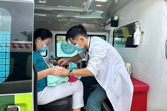 Gia Lai: Tặng bằng khen cho nhóm bác sĩ vượt hơn 100 km cứu em bé người Lào