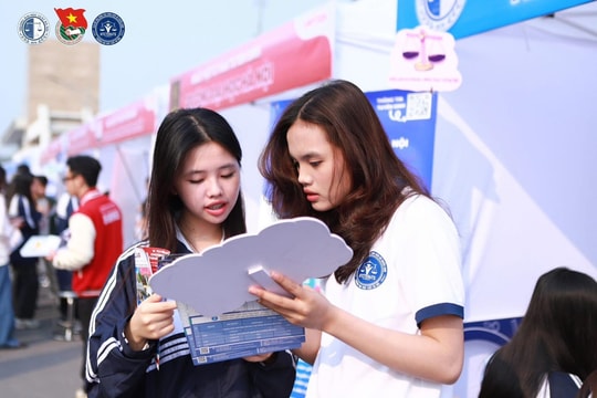 Đại học Luật Hà Nội: Chênh lệch tổ hợp xét tuyển lên tới hơn 3 điểm, điểm sàn đồng loạt từ 18 trở lên