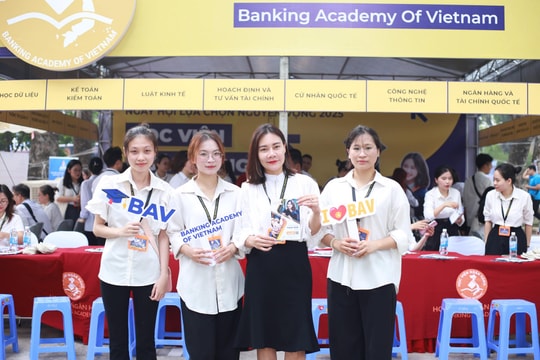 Ngành Luật kinh tế trường ngân hàng lấy 26,97 điểm