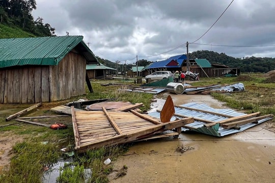 Lốc xoáy kèm mưa lớn làm hư hại 27 nhà dân ở Đà Nẵng