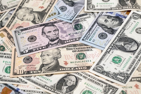 Tỷ giá USD hôm nay 23/7: Ngân hàng tiếp tục điều chỉnh giảm, đồng bạc xanh suy yếu trên thế giới