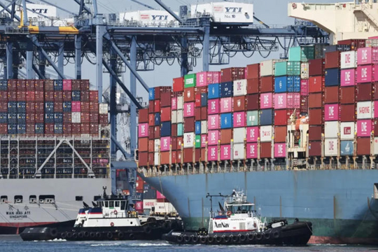 Chiến dịch siết thương mại của Tổng thống Donald Trump có thể khiến 70% hàng Trung Quốc mất đường sang Mỹ