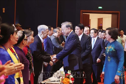 Phát huy mạnh mẽ truyền thống ‘Uống nước nhớ nguồn’, ‘Ăn quả nhớ người trồng cây’